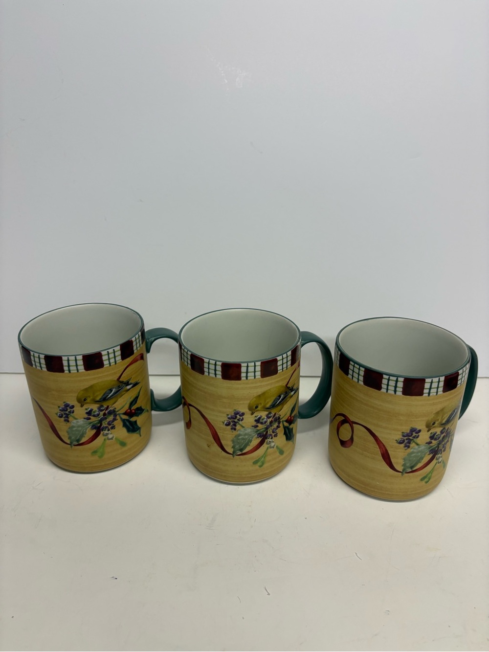 Lenox Earthenware Winter Greetings Goldfinch Mugs Set 3 Holiday Decor